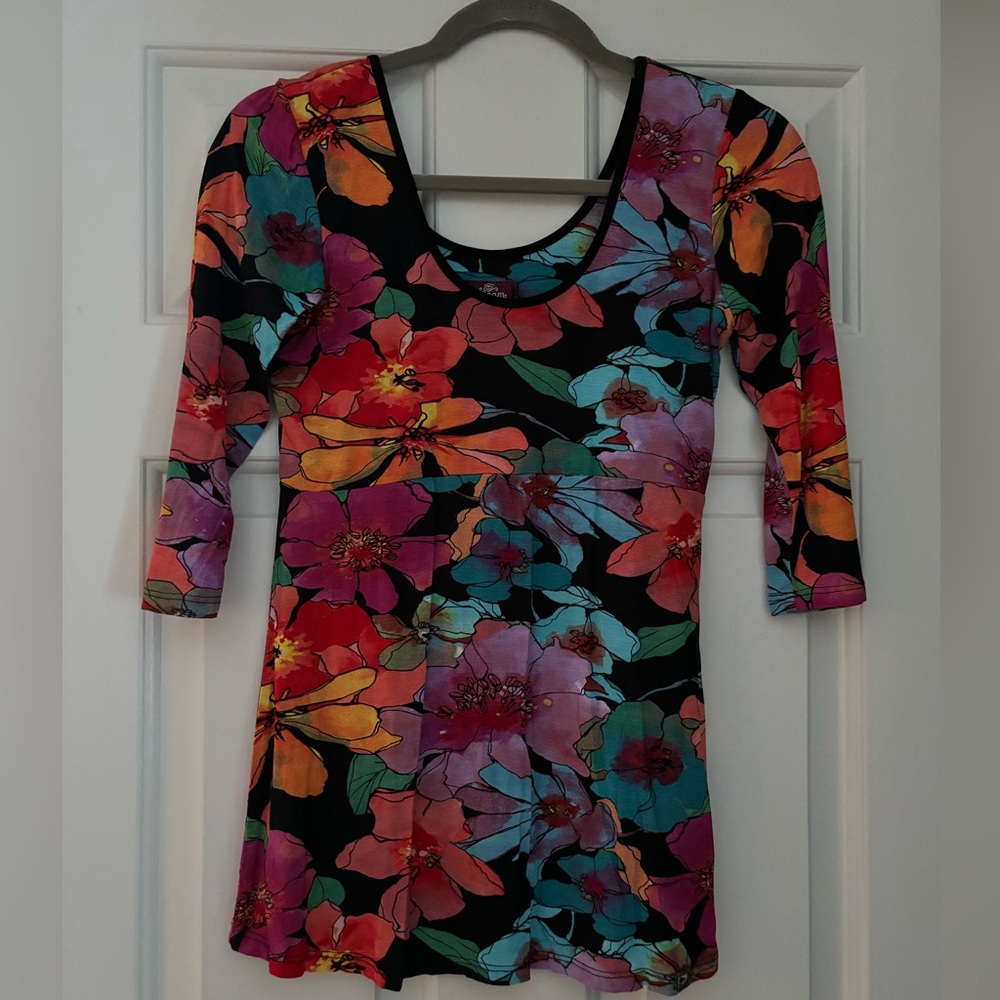 Salaam small flattering floral top